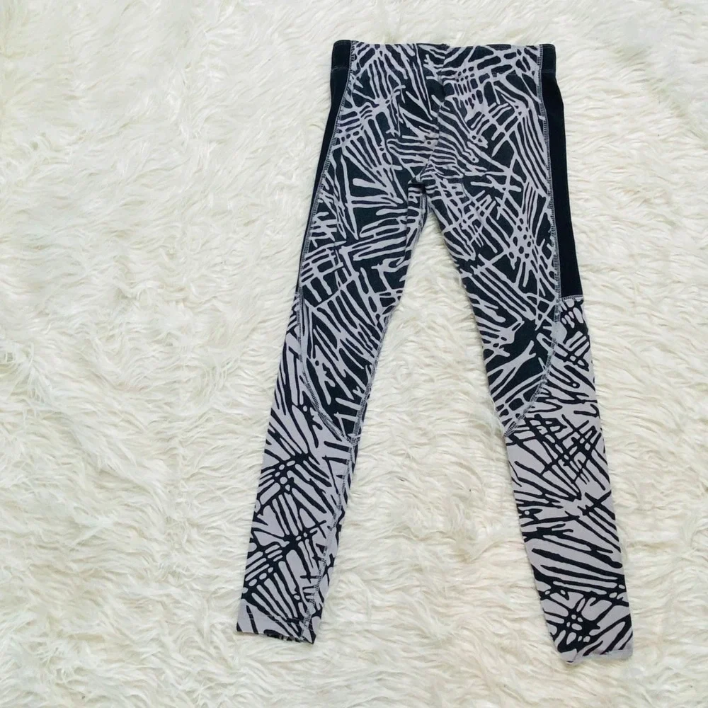 Nike Leggings Girls Small Patterned Black Gray Pull On  Stretchy‎ Logo Athletic